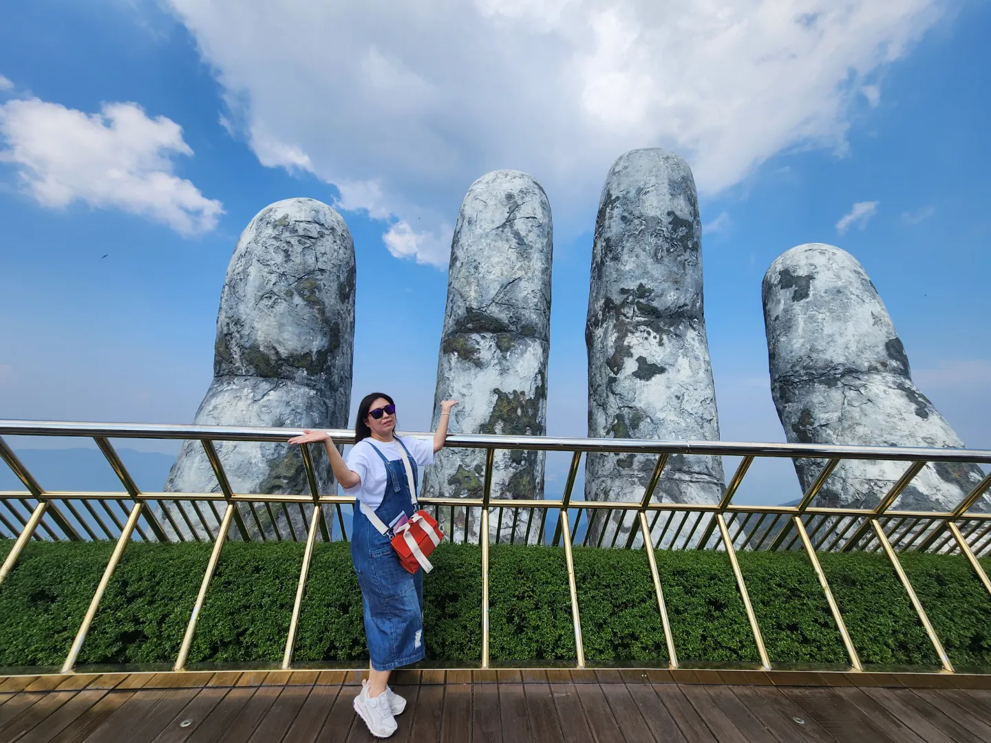 golden hand bridge