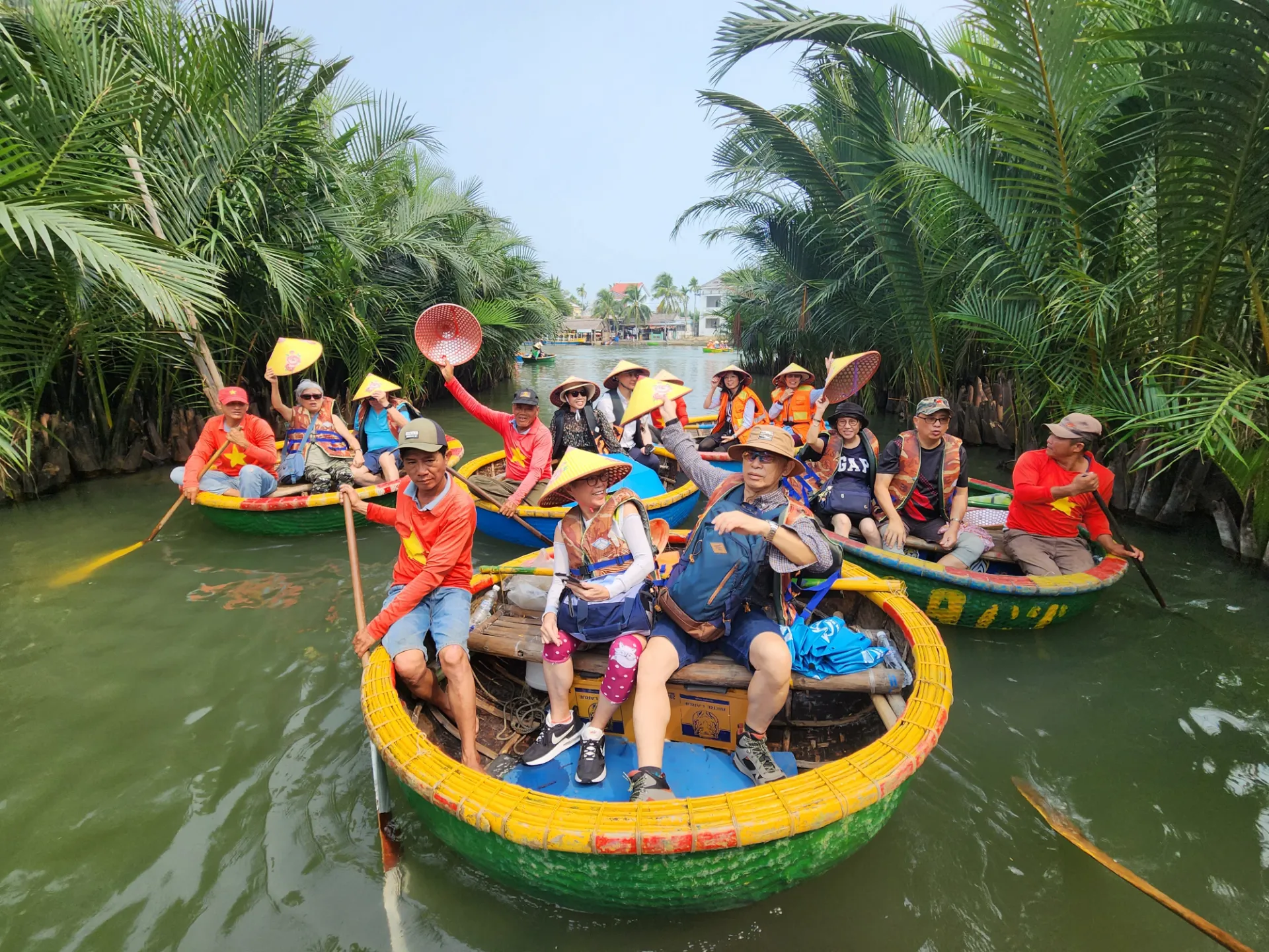 experience coconut boat in Hoi An