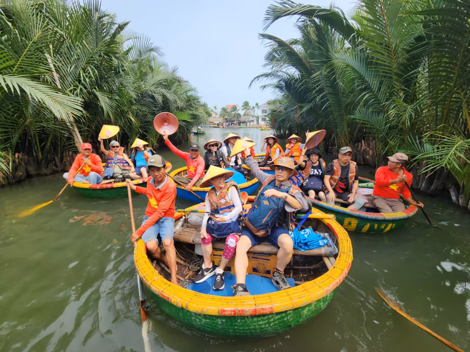 experience coconut boat in Hoi An