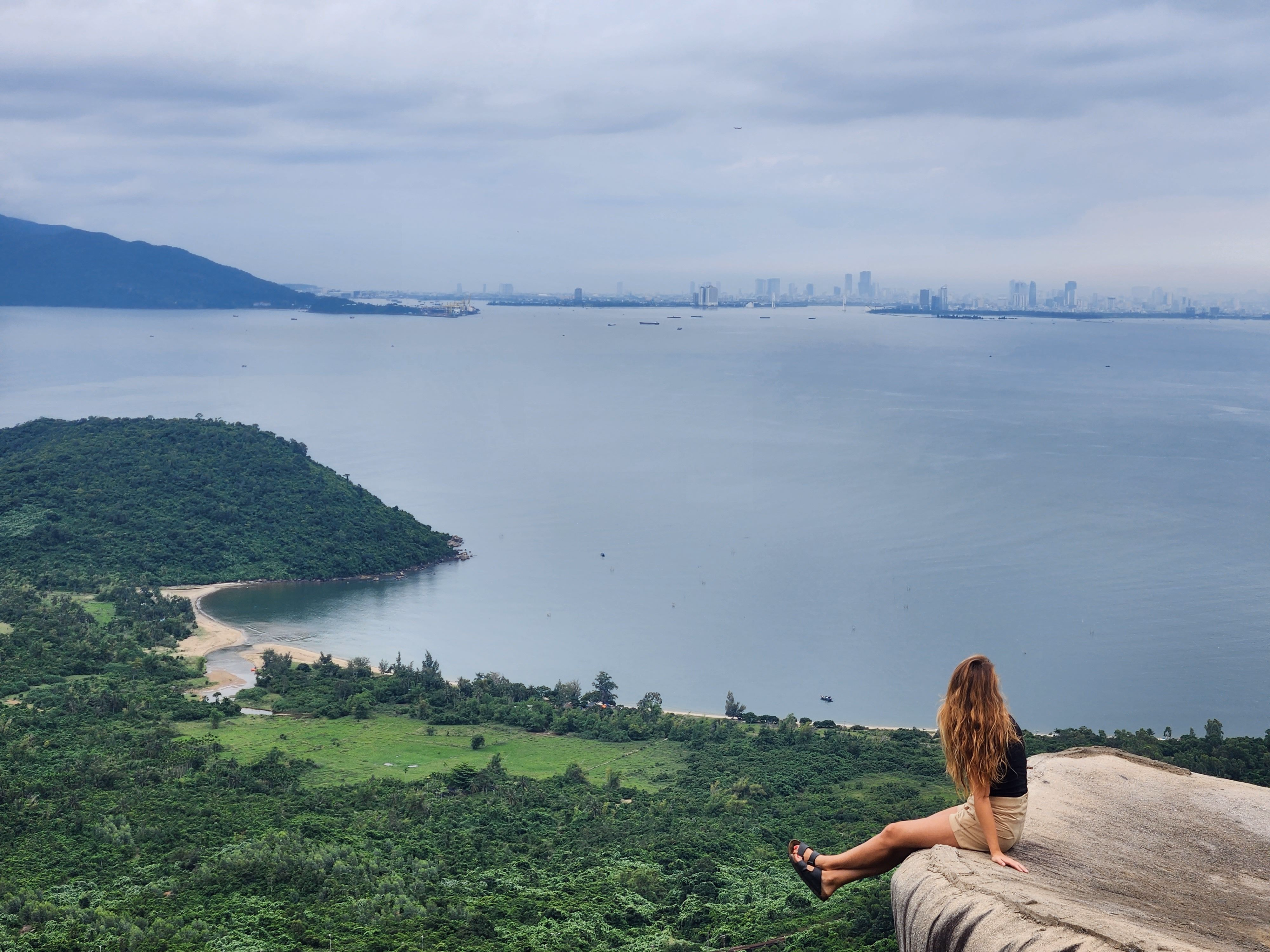 Hoi an motorbike tour to Hue view from hai van pass