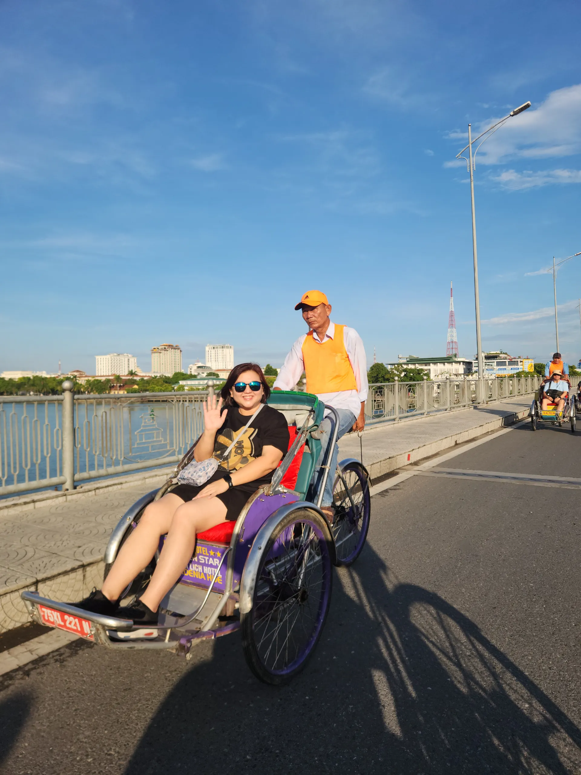 Cyclo crossing Truong Tien Bridge in Hue